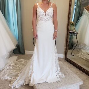 Martina Liana White Lace Wedding Dress
